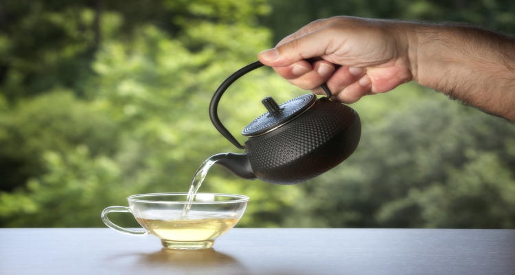 White Tea vs. Inexperienced Tea